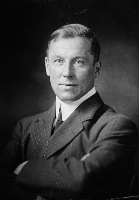 Photo of Robert Service