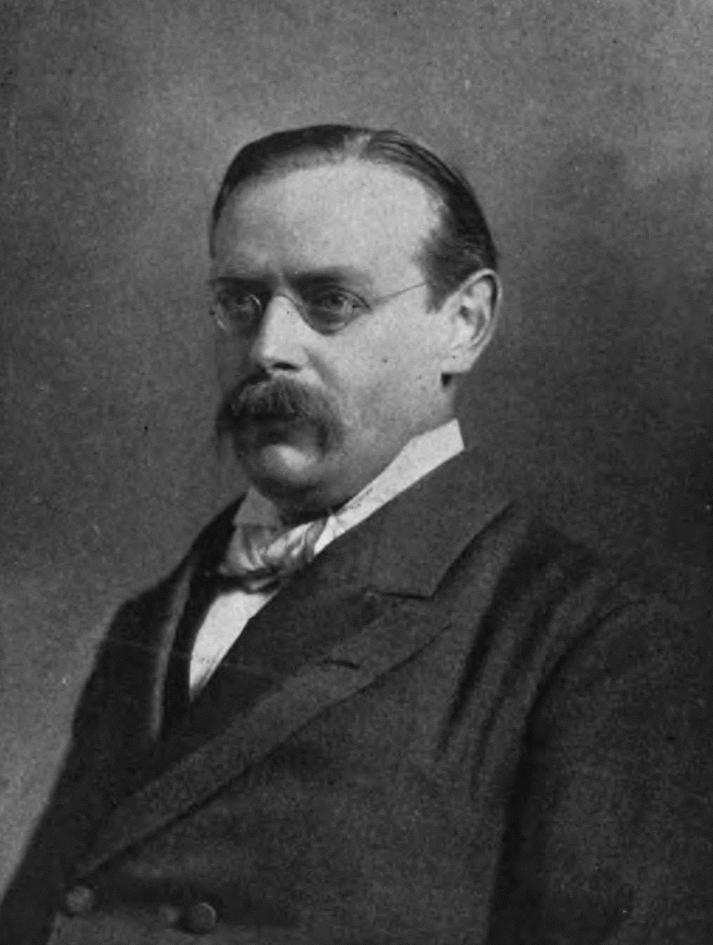 Photo of Edmund Gosse