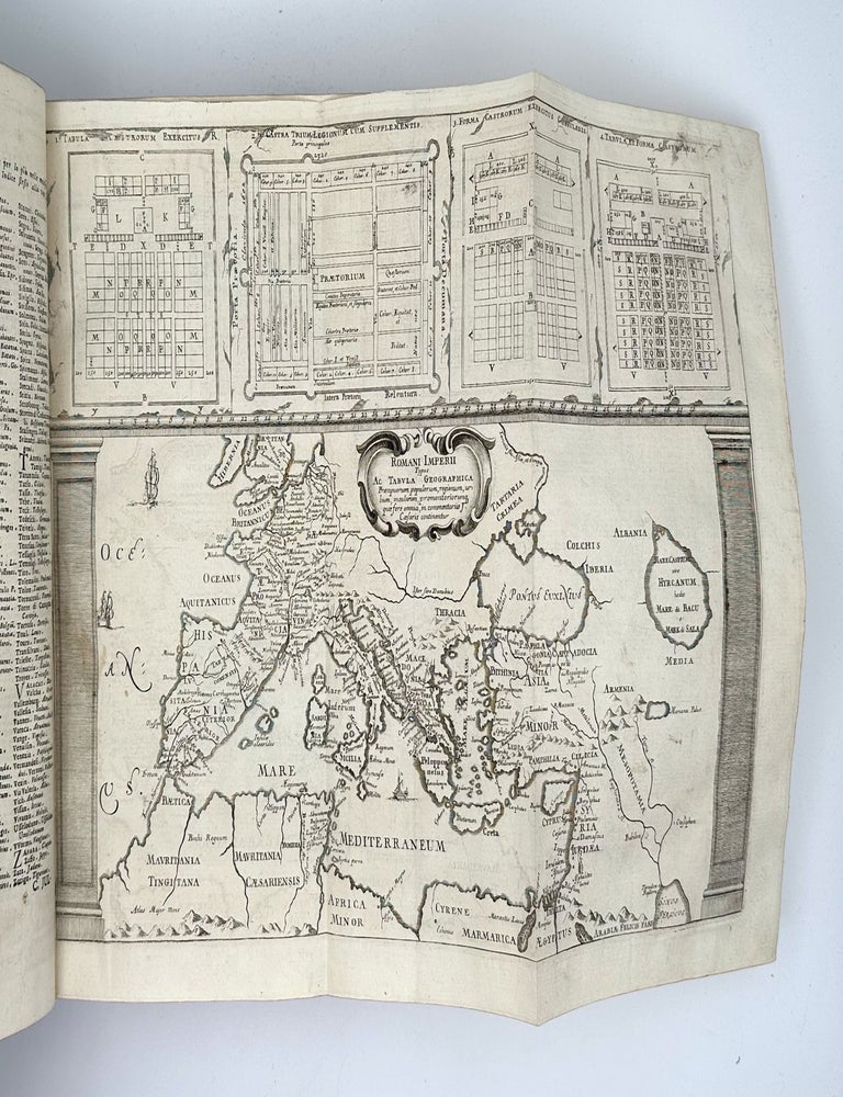 C. Julii Caesaris Quae Extant Omnia, Italica Versione ... auxit Hermolaus Albritius