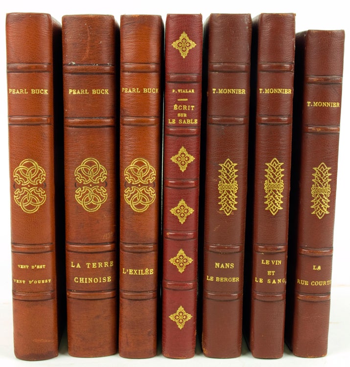 Collection of 7 fully bound in brown morocco novels in French